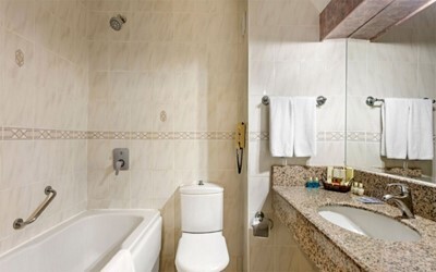 Large Corner Room Land View 1 Bathroom