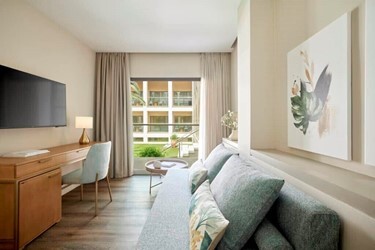 Family Room with Garden View