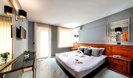 One-Bedroom Apartment with Sea View