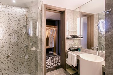 Club Deluxe