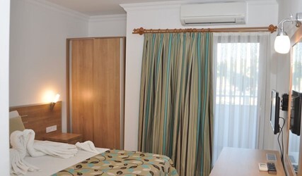 Large Family Room With Bunkbed