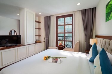 Senior Sea View