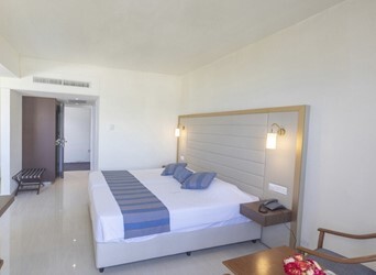 Twin Room Front Sea View