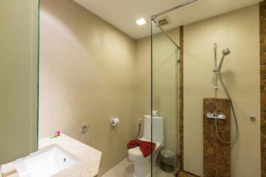 2-Bedroom Poolside Apartment