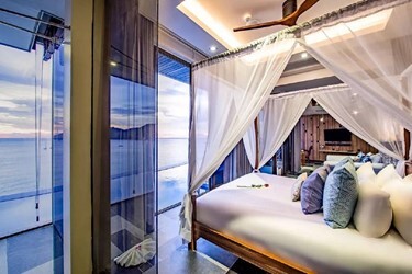 Honeymoon Private Pool Suite