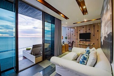 Honeymoon Private Pool Suite