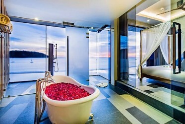 Honeymoon Private Pool Suite
