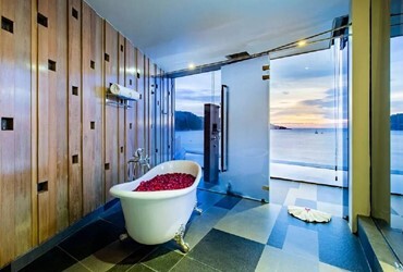 Honeymoon Private Pool Suite