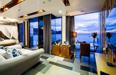 Honeymoon Private Pool Suite