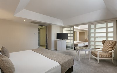Hotel Suite Room