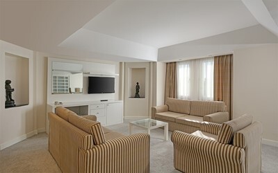 Hotel Suite Room