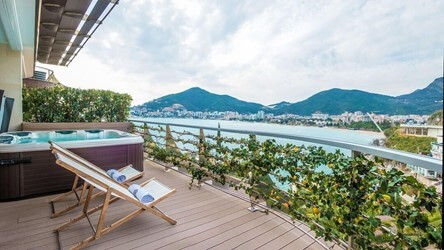 Two Bedroom Deluxe Sea View Line