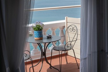 Honeymoon Suite Sea View A/C