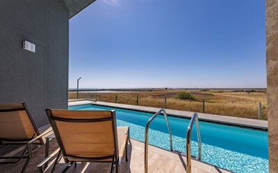 DBL Lagoon swim up
