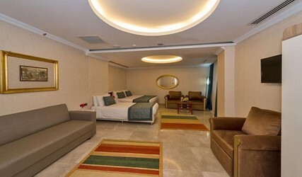 Three-Bedroom Luxury Family Suite - Free Access to Spa