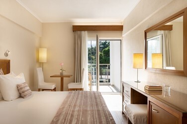Garden View Room ( Free upgrade to Side Sea View)