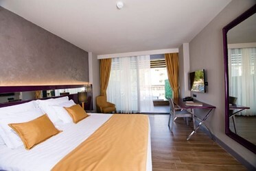 Deluxe Jacuzzi Room