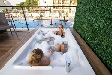 Deluxe Jacuzzi Room