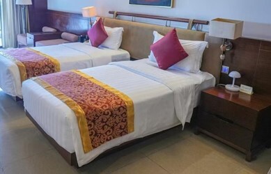 Superior Seaview Twin Bed Room