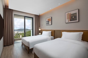 One King Two Twin Beds Two bedroom Suite Ocean View