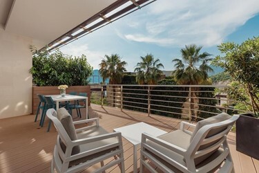 3 Bedroom Garden View Line