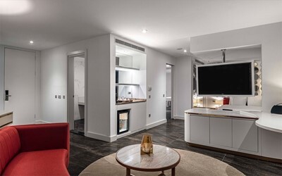 Deluxe Suite