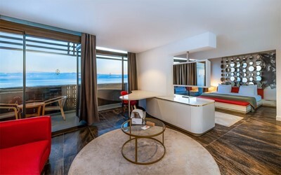 Deluxe Suite