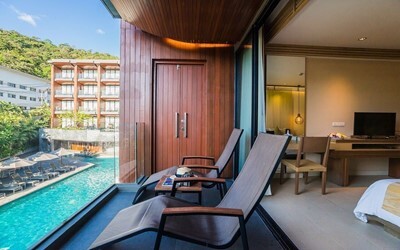 Pool View Jacuzzi Deluxe