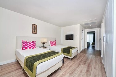 Family Room with 2 Single Beds