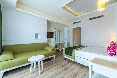 Family Room with 2 Single Beds