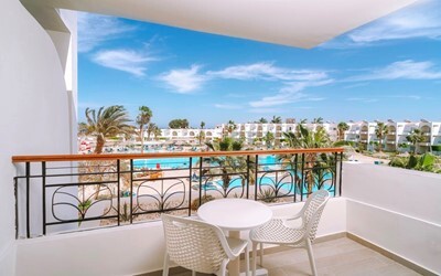 Superior Pool View