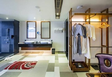 Deluxe Private Pool Suite