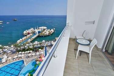 Familes-Couples Standard Room with Land/Sea View