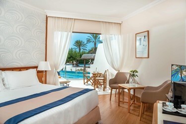 Superior Swim-Up Pool View