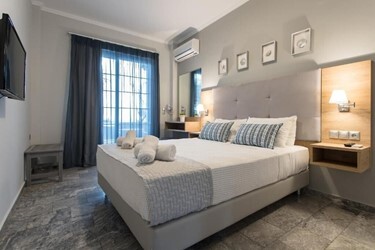 Deluxe Double Room (2 Adults + 1 Child)