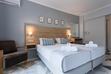 Deluxe Double Room (2 Adults + 1 Child)