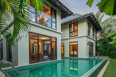 5 Bedrooms Villa