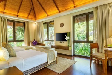 5 Bedrooms Villa