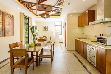 5 Bedrooms Villa
