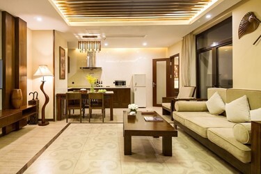 6 Bedrooms Villa
