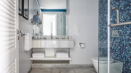 One Bedroom Premium Beach Suite Sea View