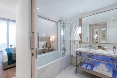 Deluxe Superior Room Inland View