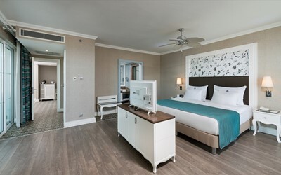 King Suite Land View (Jacuzzi)