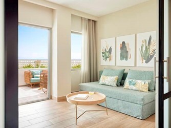 Family Room Superior Private Garden with Garden View