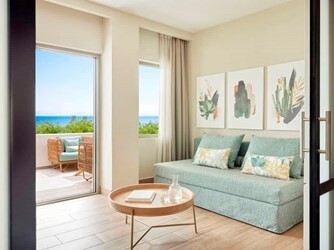 Family Room Superior Private Garden with Sea View