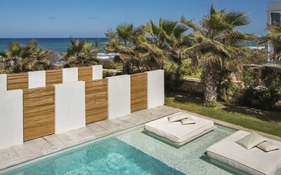 Cool Room Sharing Pool