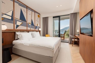 Deluxe Room Sea View and Terrace Infinity