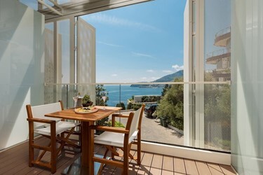 Deluxe Room Sea View and Terrace Infinity