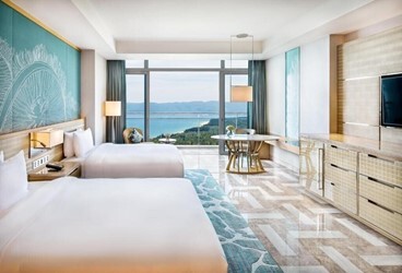 Imperial Club Deluxe Ocean View Queen Bed Room