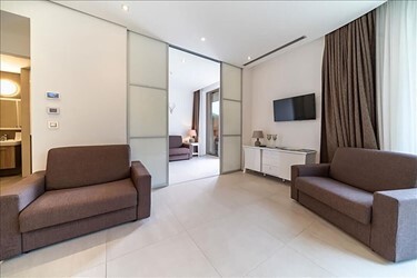 One Bedroom Garden View Line
